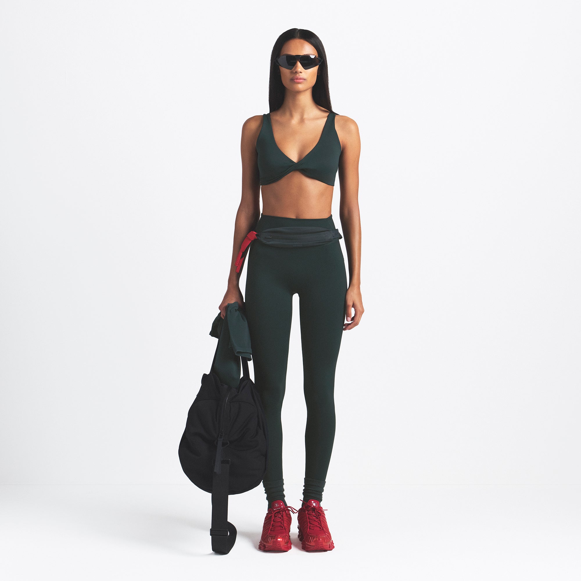 NikeSKIMS MATTE TWIST-FRONT BRA