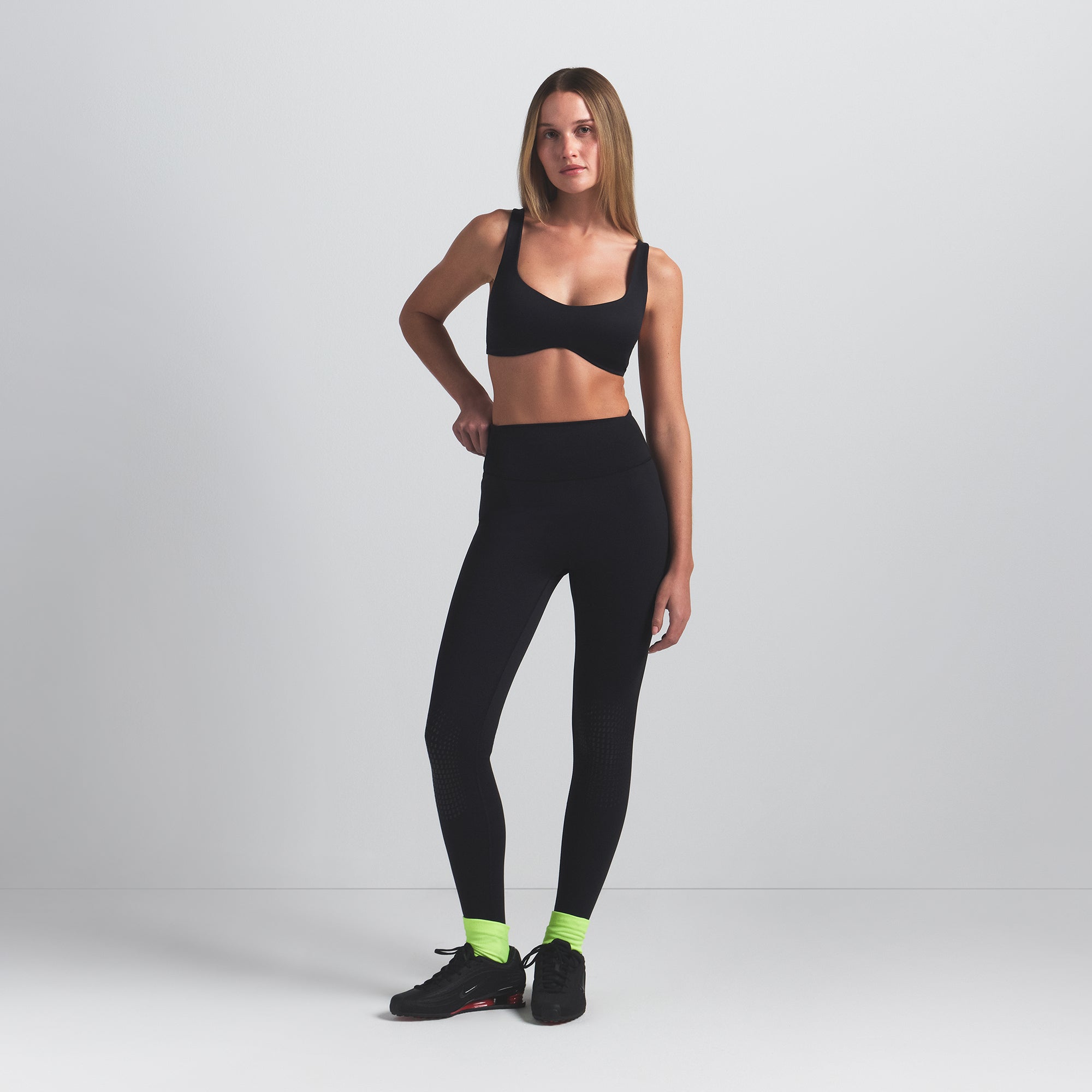 NikeSKIMS MATTE SHAPING SCOOP BRA