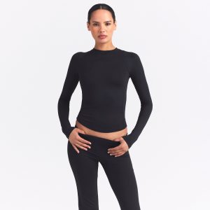 NikeSKIMS AIRY LONG SLEEVE CREW NECK TOP